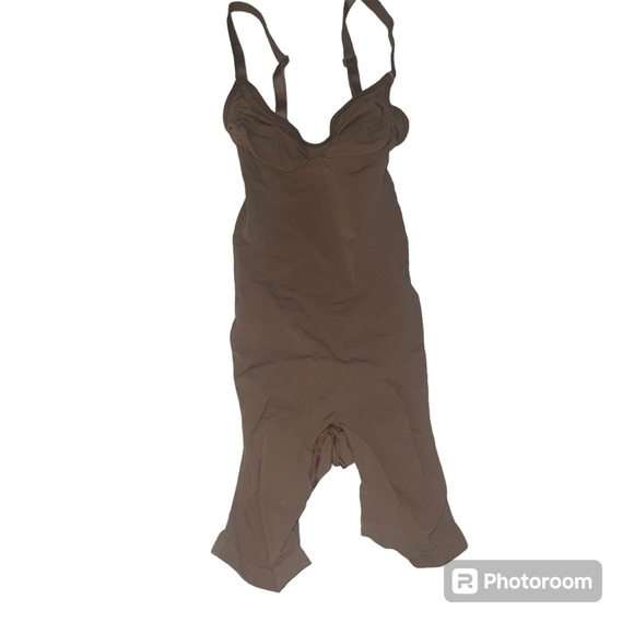 SKIMS Seamless Sculpt MID THIGH BODYSUIT | Color- Sienna | NEW!!!!🤎 - Picture 8 of 9
